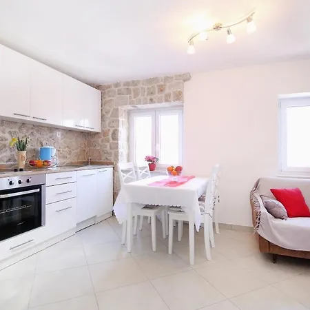 Ctse204/1 - House With Shared Swimming Pool Zezevica