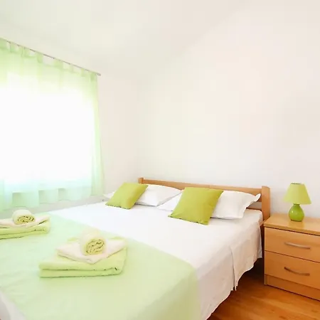 Ctse204/1 - House With Shared Swimming Pool Villa Zezevica