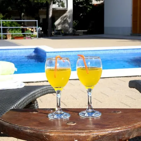 Ctse204/1 - House With Shared Swimming Pool Villa
