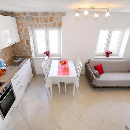 Ctse204/1 - House With Shared Swimming Pool Villa Zezevica