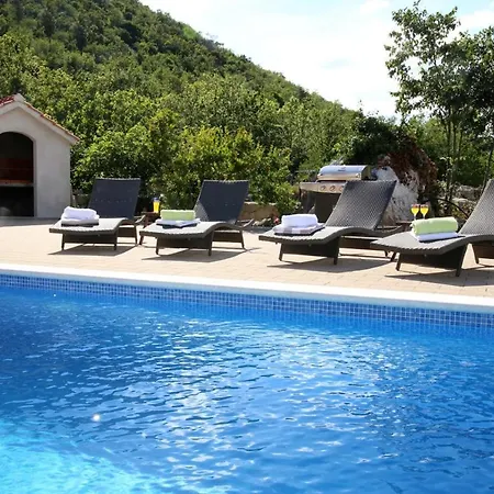 Ctse204/1 - House With Shared Swimming Pool Zezevica