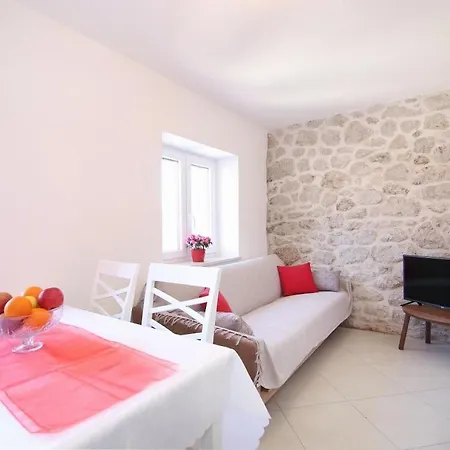 Ctse204/1 - House With Shared Swimming Pool Villa Zezevica